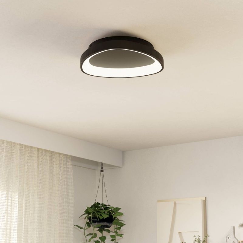 Candeeiro de teto preto de plástico, Shauni, 12W, LED ajustável de branco quente a branco frio, com comando à distância Candeeiro de teto preto de plástico, Shauni, 12W, LED ajustável de branco quente a branco frio, com comando à distância