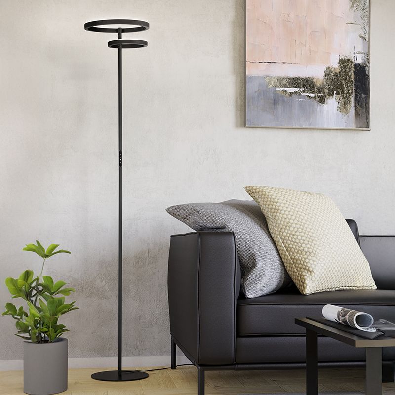 Candeeiro de pé preto de plástico, Corwin, 16W, LED ajustável de branco quente a branco frio, com dimmer tátil