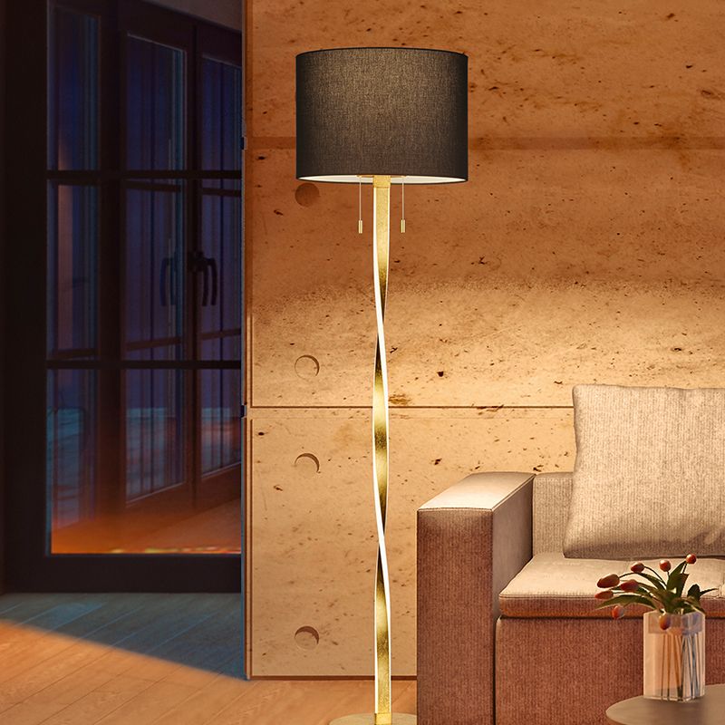 Candeeiro de pé moderno dourado, Ramten, 7W, LED 3000K, com interruptor de cordão Candeeiro de pé moderno dourado, Ramten, 7W, LED 3000K, com interruptor de cordão