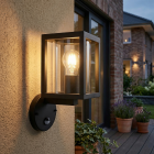 Candeeiro de parede exterior com sensor de movimento preto moderno, Amalie, IP54