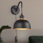 Aplique de parede industrial preto, Sylvano, com interruptor