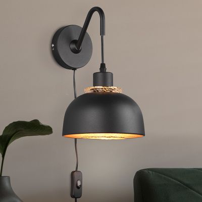 Aplique de parede industrial preto, Sylvano, com interruptor